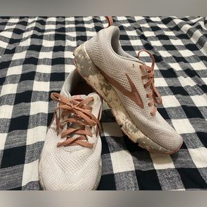 Brooks Revel 5 Tera Vapor Blush Size 8.5 Shoes